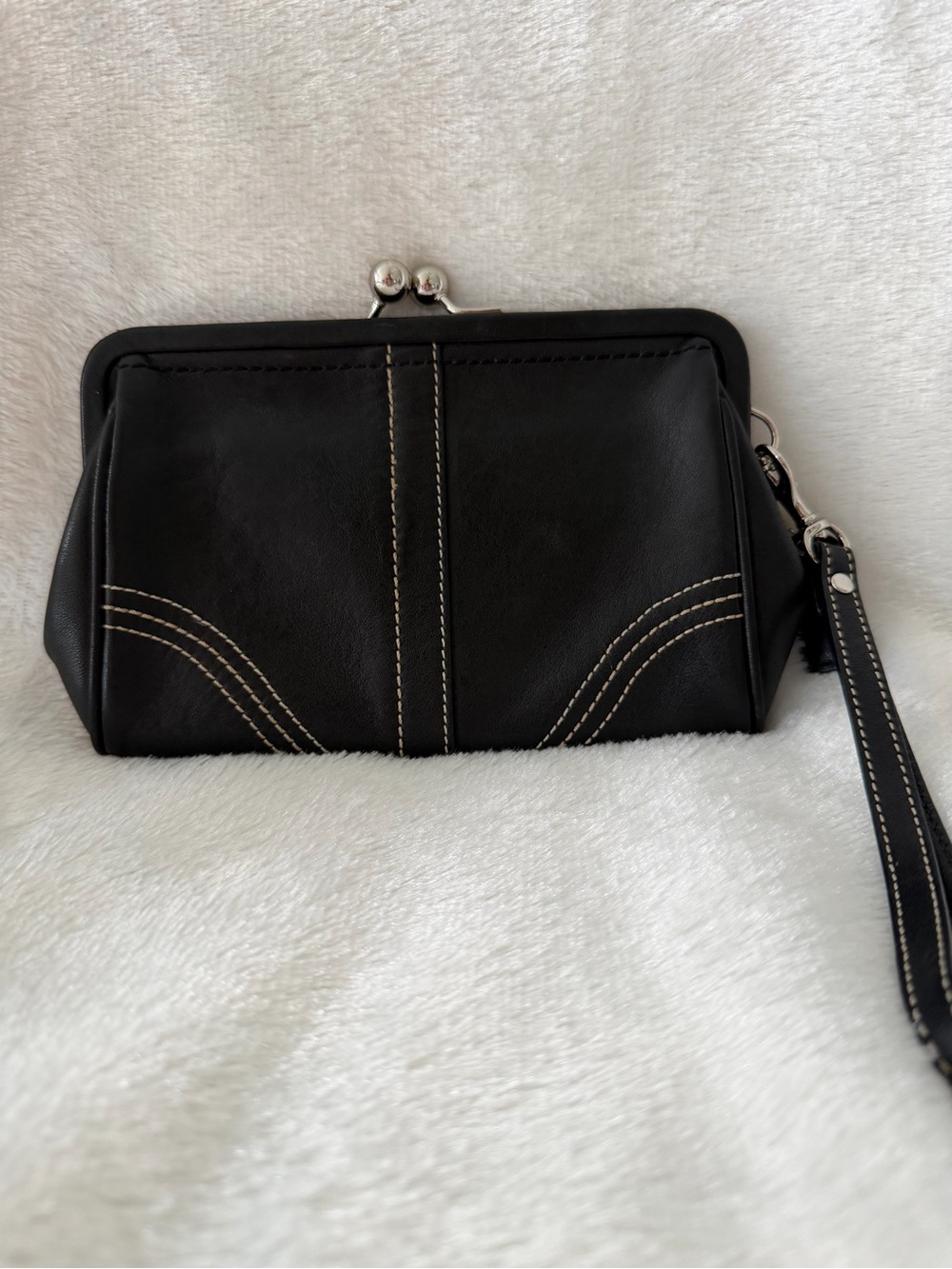 Coach Soho Black Stitched Leather Framed Kisslock Wristlet Clutch Wallet VTG